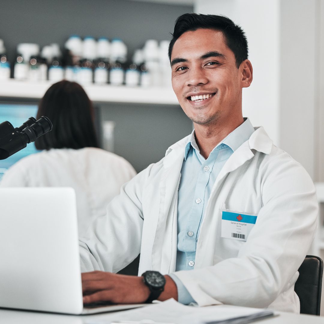 Data scientist in a biotechnology lab