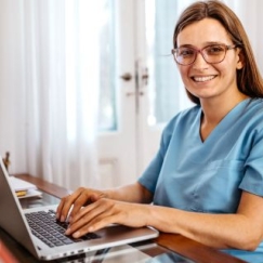 Medical student writing online